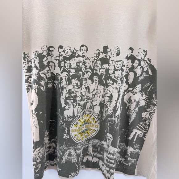 Vintage 2005 The Beatles Sgt Peppers Lonely Hearts Club Band Large T-Shirt *Read - Picture 3 of 9